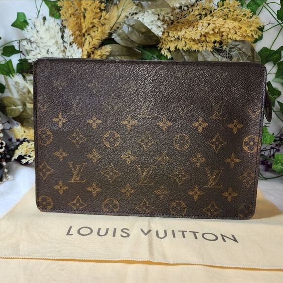 Authentic Louis Vuitton Monogram Toiletry Pouch with Dust Bag - Picture 3 of 17
